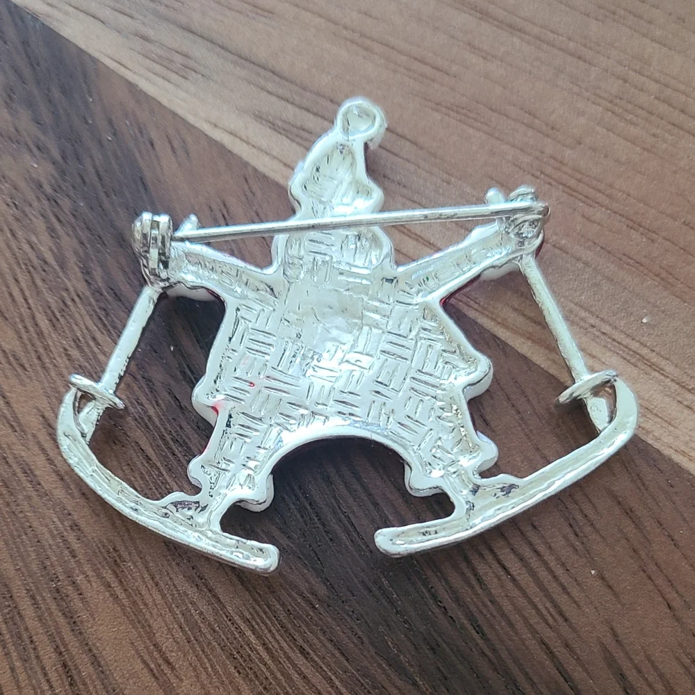 Skiing Santa brooch 2